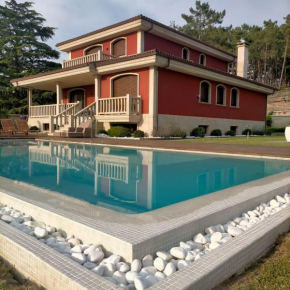 Espectacular villa con piscina inifity